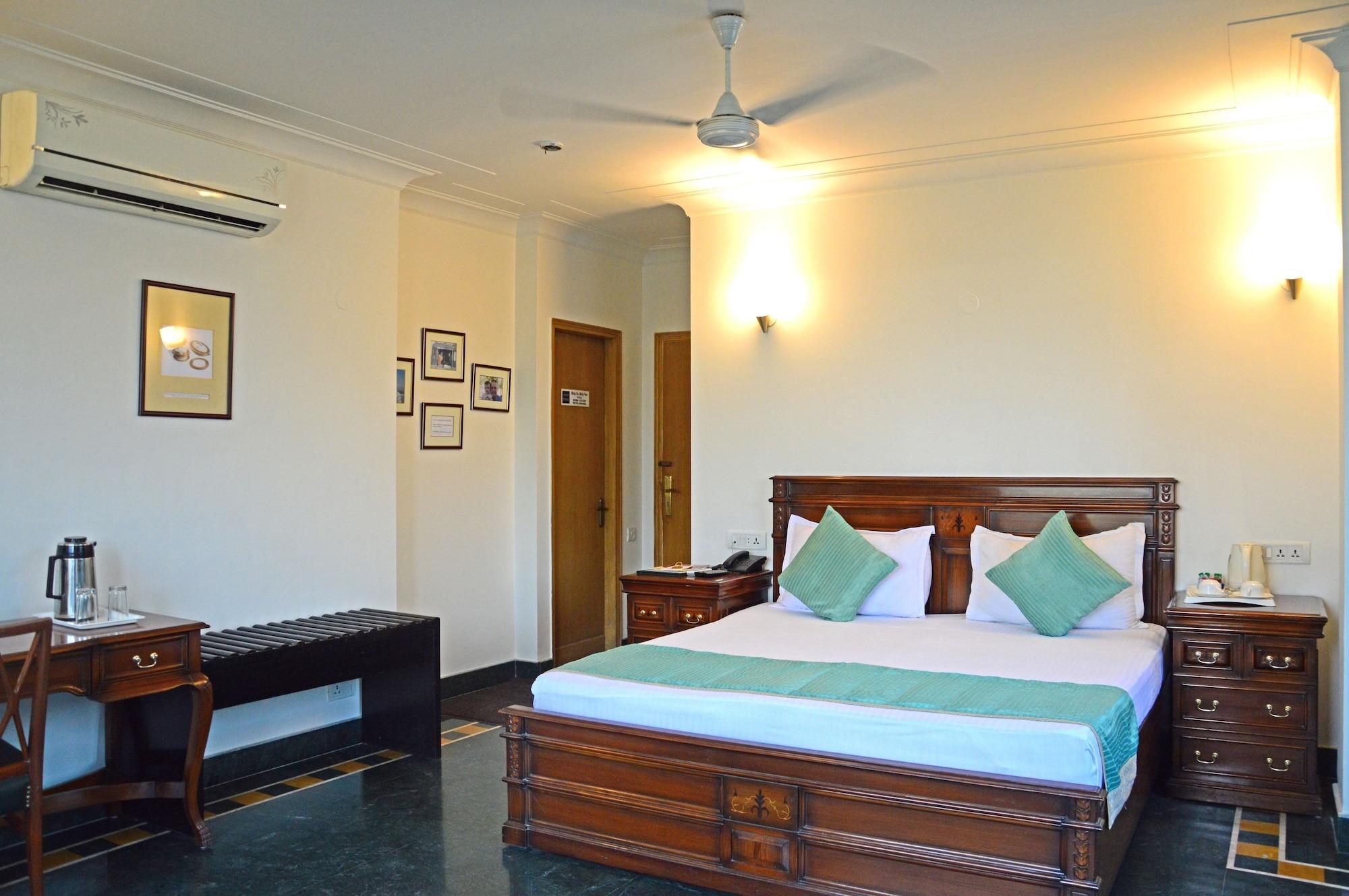 Hotel Ajanta - Free Airport Pick Up Service Yeni Delhi Dış mekan fotoğraf