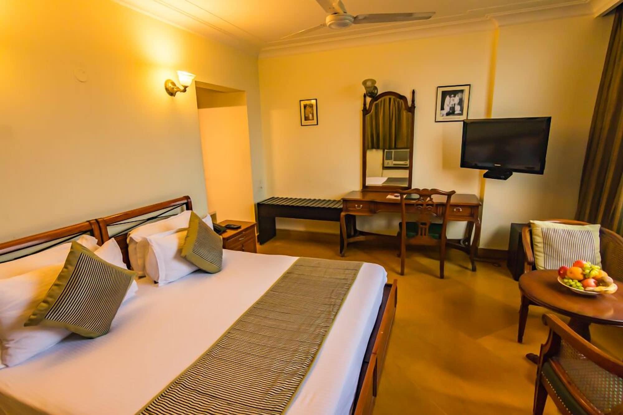 Hotel Ajanta - Free Airport Pick Up Service Yeni Delhi Dış mekan fotoğraf