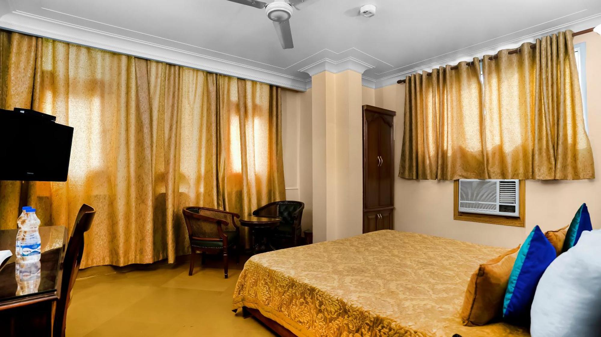 Hotel Ajanta - Free Airport Pick Up Service Yeni Delhi Dış mekan fotoğraf